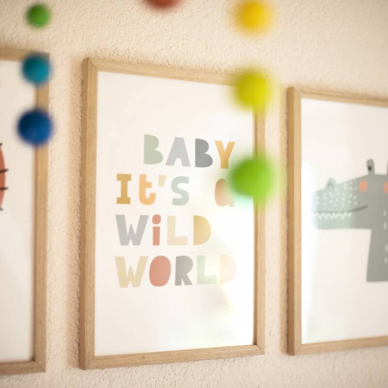 Foto eines Textposters an der Wand, gestetzt in der Schrift Enno Extrabold