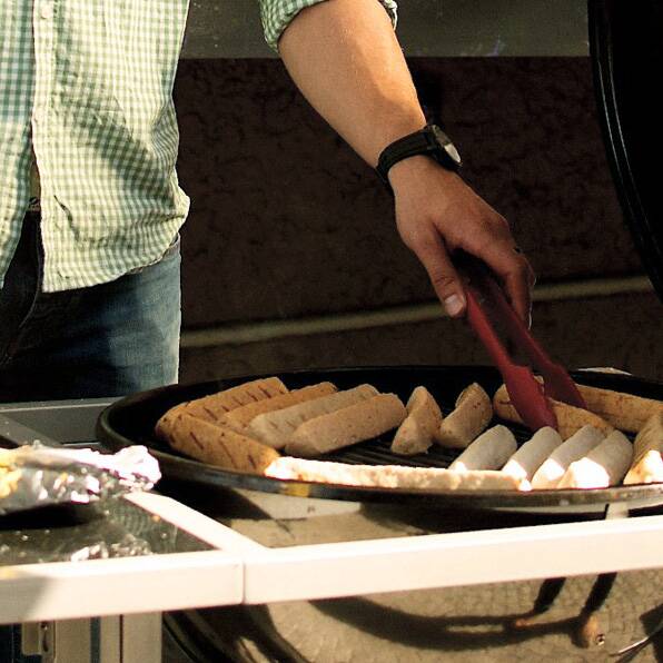 Fotos dreikantiger Rostkantwürste auf dem Grill, Projekt Rostkantwurst